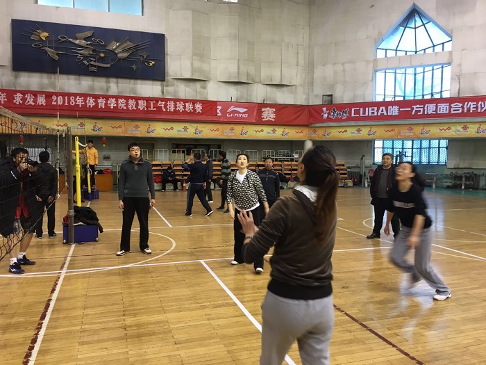 体育学院举办迎新年气排球联赛