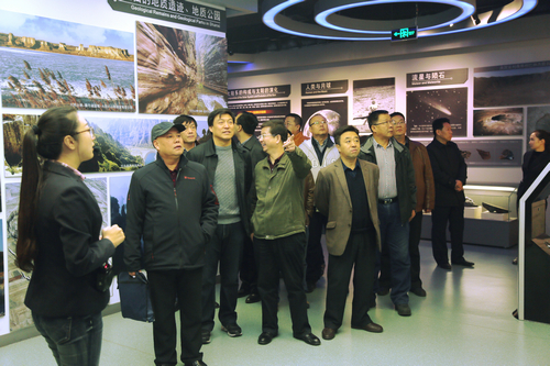 校工会召开2016年第四次全委会