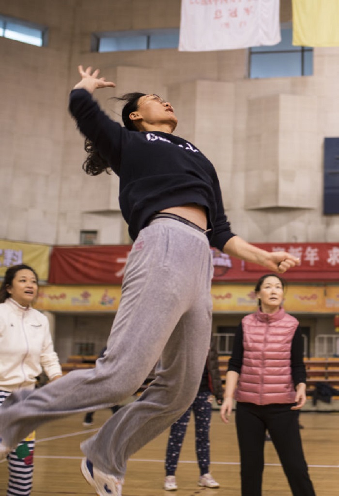 体育学院举办迎新年气排球联赛
