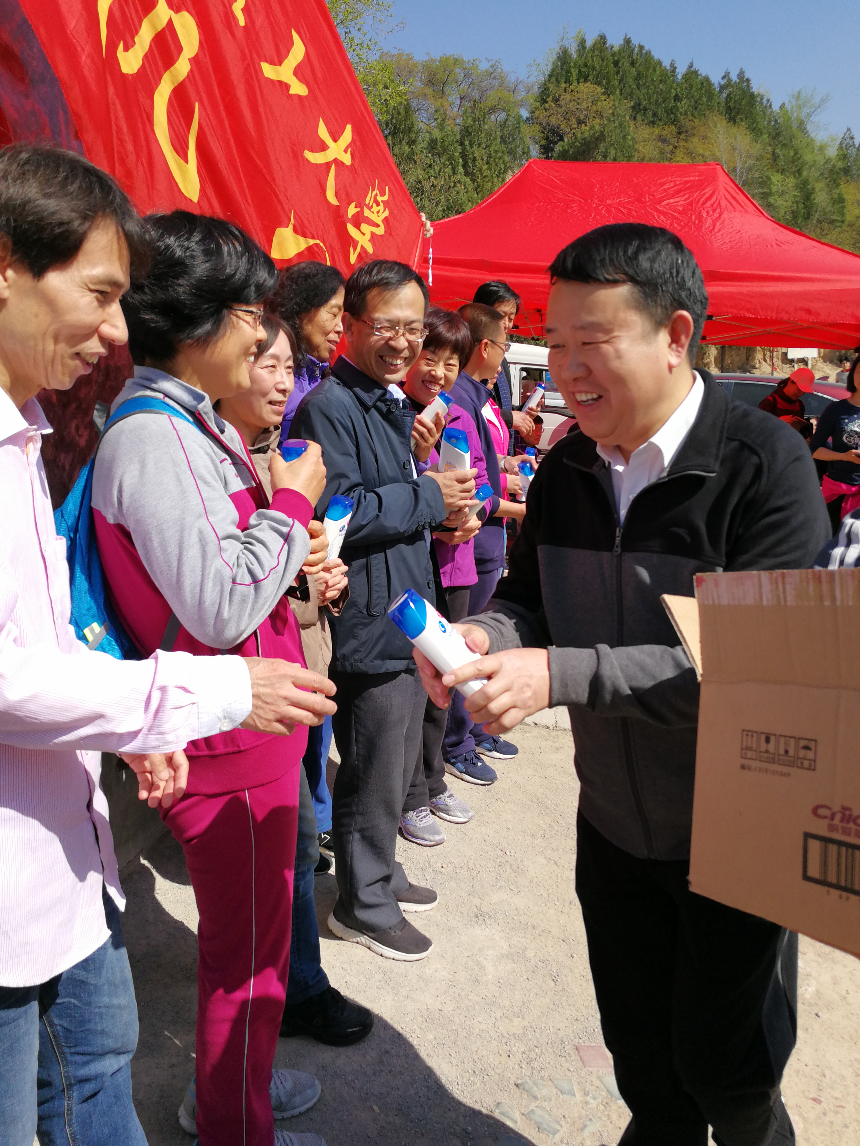 机关工会组织崛围山登山踏青活动 机关工会组织崛围山登山踏青活动
