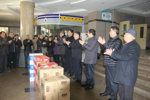 校领导春节前慰问假期坚守岗位的教职员工 校领导春节前慰问假期坚守岗位的教职员工