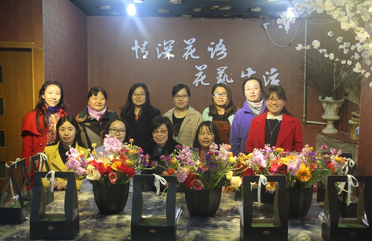 矿业学院举办“心自耕耘,花自芬芳”花艺培训庆祝“三八”节 矿业学院举办“心自耕耘,花自芬芳”花艺培训庆祝“三八”节