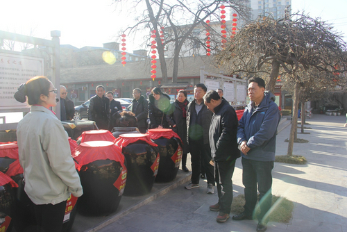 离退休工会组织会员参观东湖醋园 离退休工会组织会员参观东湖醋园