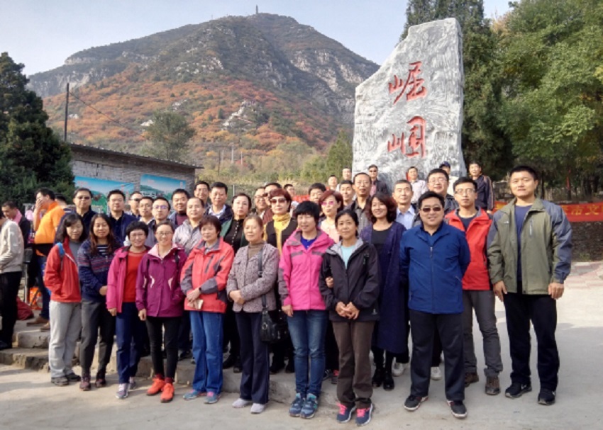 矿业工程学院工会组织全民健身登山活动