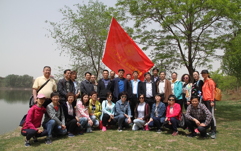 五四青年节,我们踏青去 五四青年节,我们踏青去