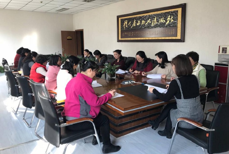 图书信息工会举办“迎三八”活动