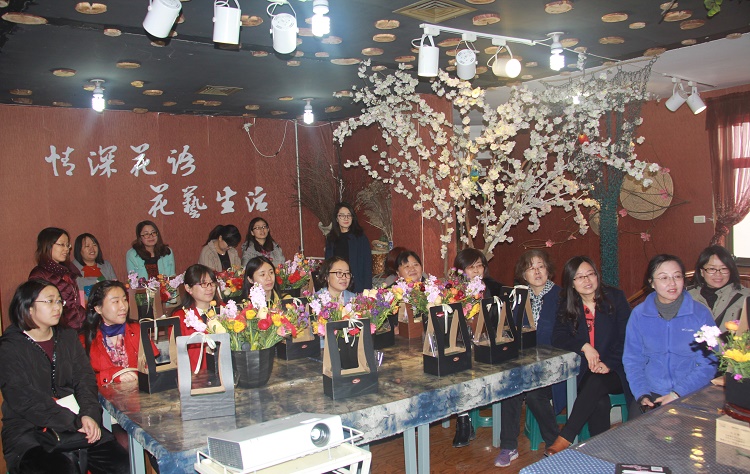 矿业学院举办“心自耕耘,花自芬芳”花艺培训庆祝“三八”节 矿业学院举办“心自耕耘,花自芬芳”花艺培训庆祝“三八”节