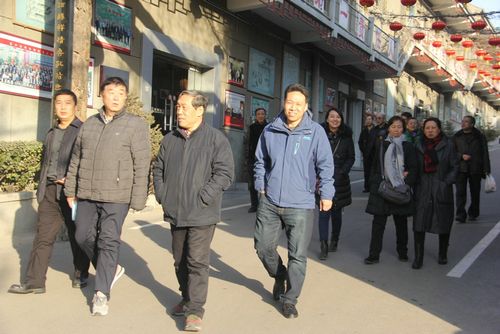 离退休工会组织会员参观东湖醋园 离退休工会组织会员参观东湖醋园