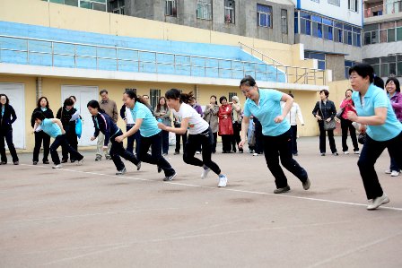 外国语学院隆重举行首届师生运动会暨“文苑”宿舍文化节启动仪式