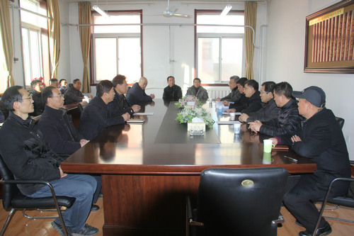 校领导春节前慰问假期坚守岗位的教职员工 校领导春节前慰问假期坚守岗位的教职员工