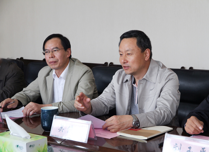 中国教科文卫体工会主席万明东一行来我校调研