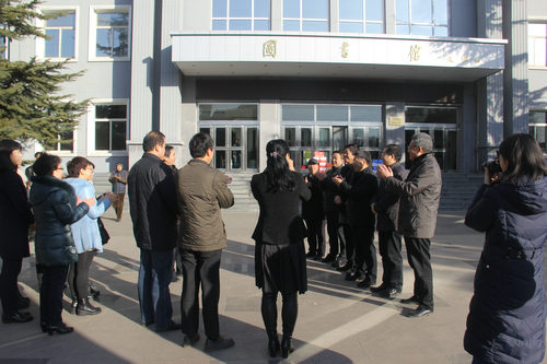 校领导春节前慰问假期坚守岗位的教职员工 校领导春节前慰问假期坚守岗位的教职员工