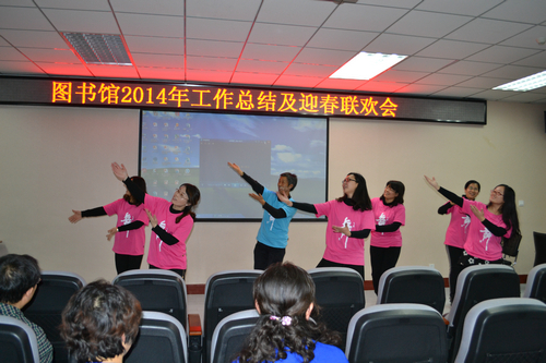 图书馆举行迎春联欢会 图书馆举行迎春联欢会