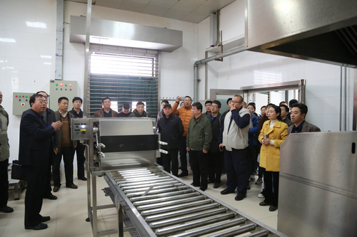 校工会组织全委会部分委员巡视眀向教工餐厅 校工会组织全委会部分委员巡视眀向教工餐厅