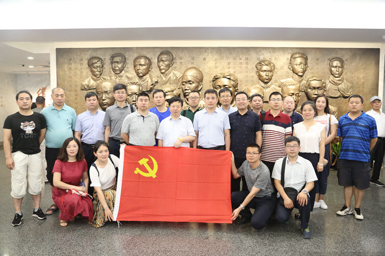 我校组织青年教师开展“红船塑魂”主题教育活动