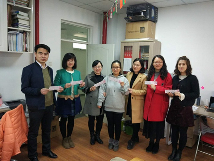 国交学院工会组织教职工看电影欢度“三八”节