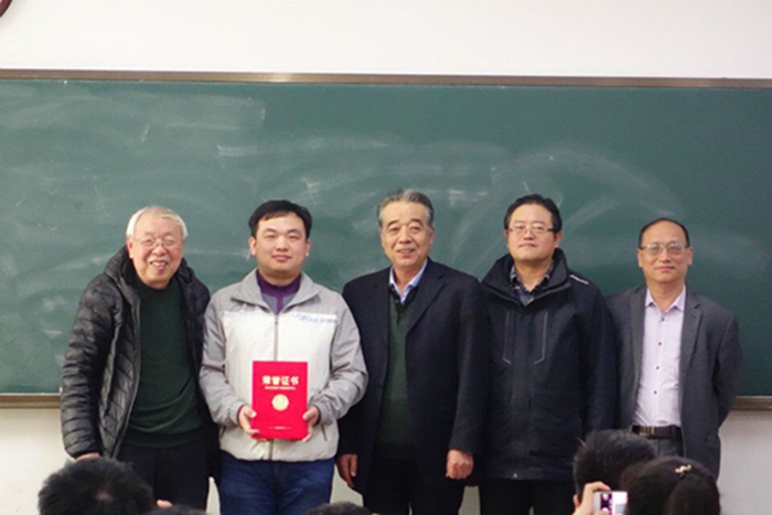 物电学院举办2018年青年教师教学基本功竞赛