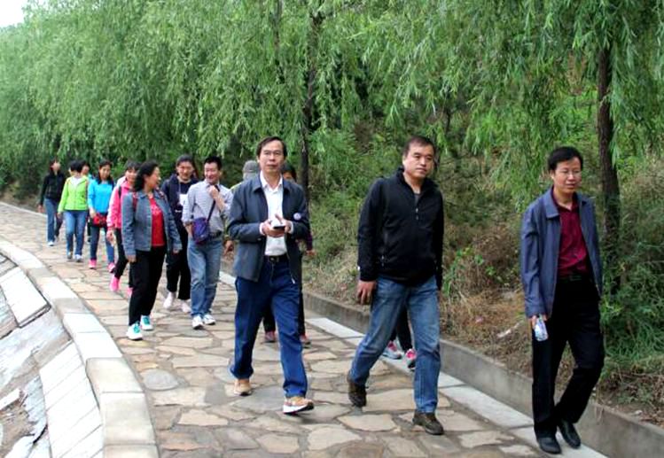 图书信息工会组织赴太谷凤凰山春游