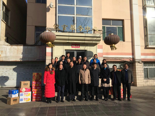 校领导春节前慰问假期坚守岗位的教职员工 校领导春节前慰问假期坚守岗位的教职员工