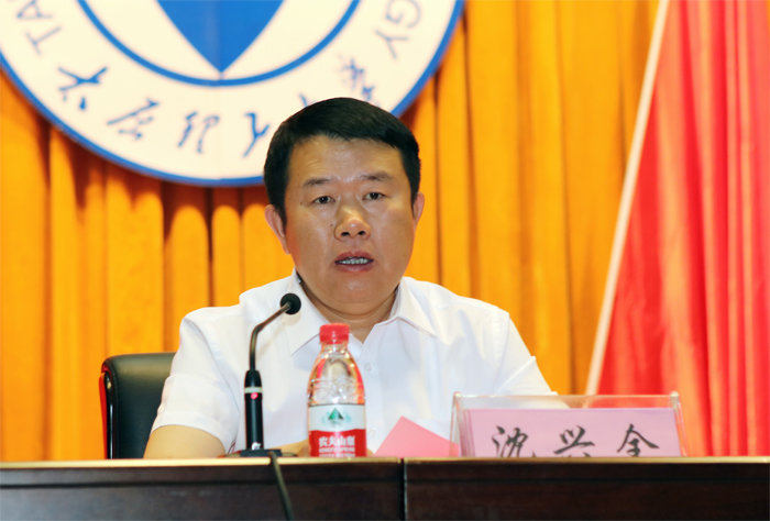 我校第三届教职工代表大会第六次会议暨工会会员代表大会第五次会议胜利召开 我校第三届教职工代表大会第六次会议暨工会会员代表大会第五次会议胜利召开